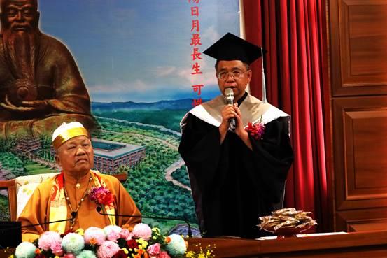 一張含有 服裝, 人的臉孔, 人員, 畢業 的圖片

AI 產生的內容可能不正確。