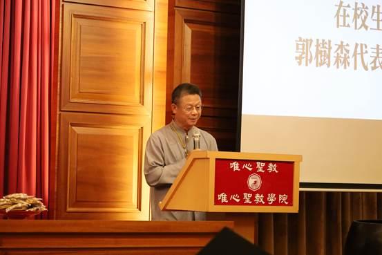 一張含有 文字, 室內, 男人, 公開演講 的圖片

AI 產生的內容可能不正確。